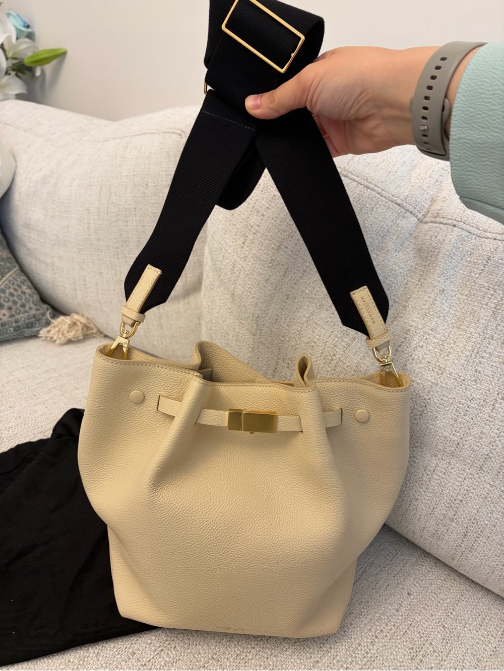 NWT DeMellier Cream Pebbled Leather Bucket Bag with Black Wide Strap